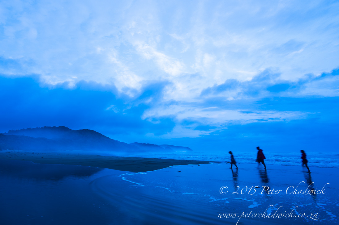 People walking on the beach_&copy;PeterChadwick_AfricanConservationPhotographer